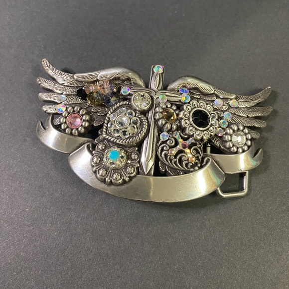 Embellished Silver Winged Belt Buckle - Picture 3 of 4